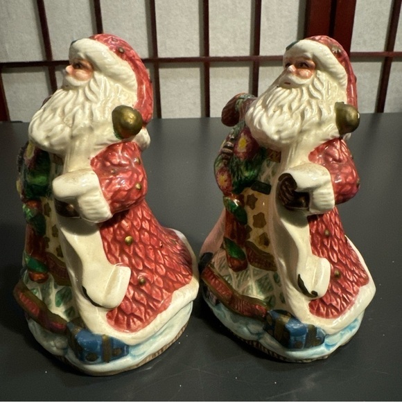 Vintage Santa salt and pepper shaker set - Picture 3 of 16